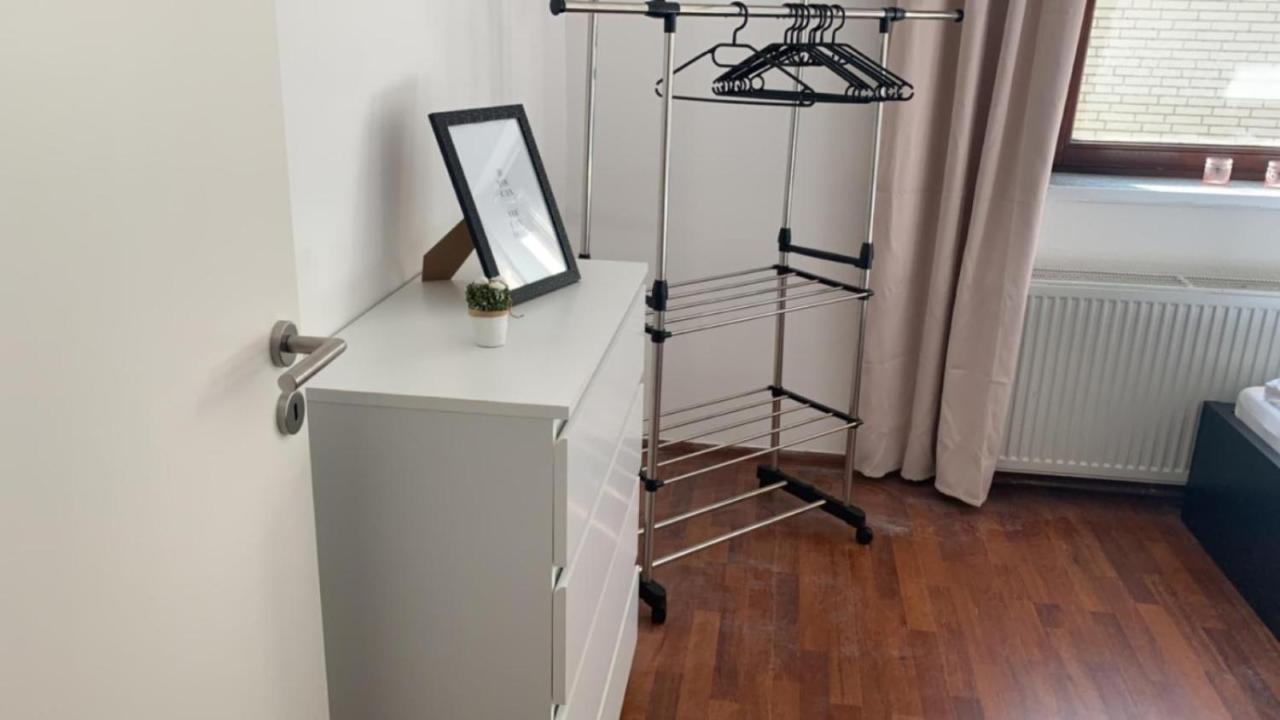 Zimmer In Wohnung Monteure Apartment Kuche Modern Enger Экстерьер фото