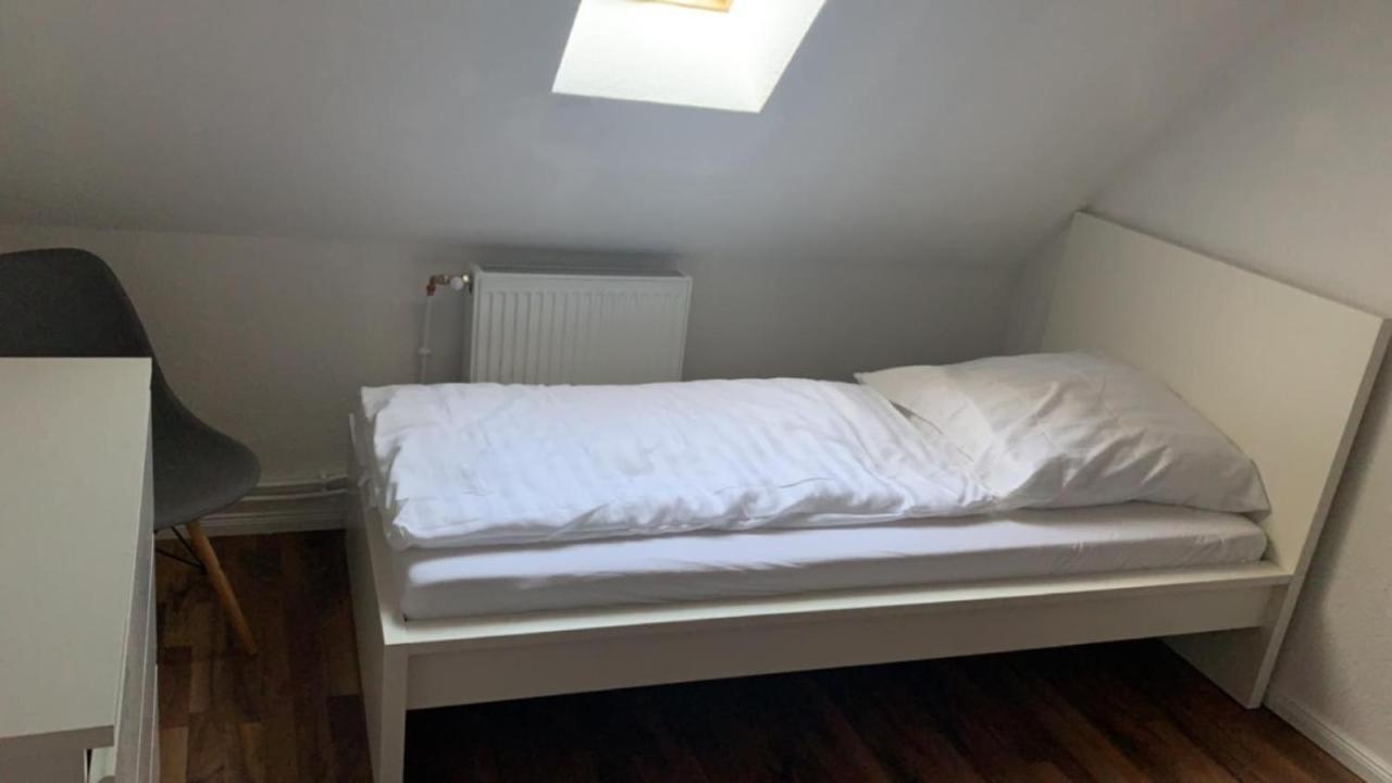 Zimmer In Wohnung Monteure Apartment Kuche Modern Enger Экстерьер фото